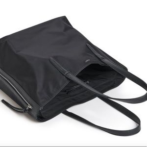 🆕Spacious Carry All Tote